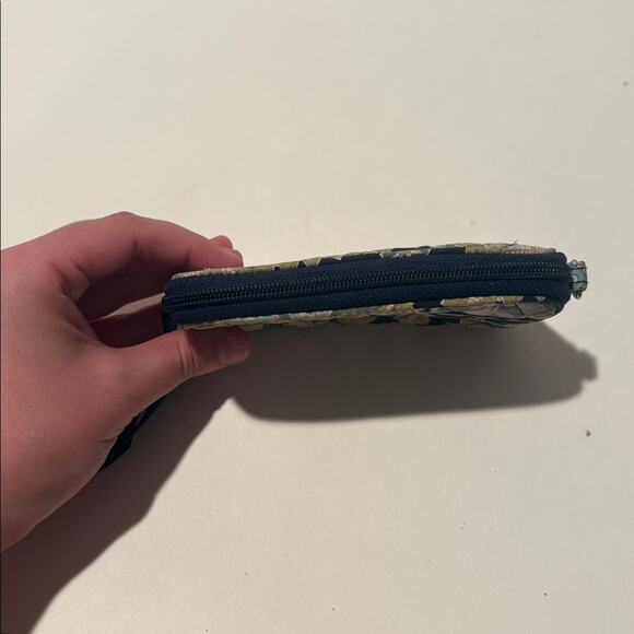 Vera Bradley small card and coin wallet with zipper - Picture 4 of 5